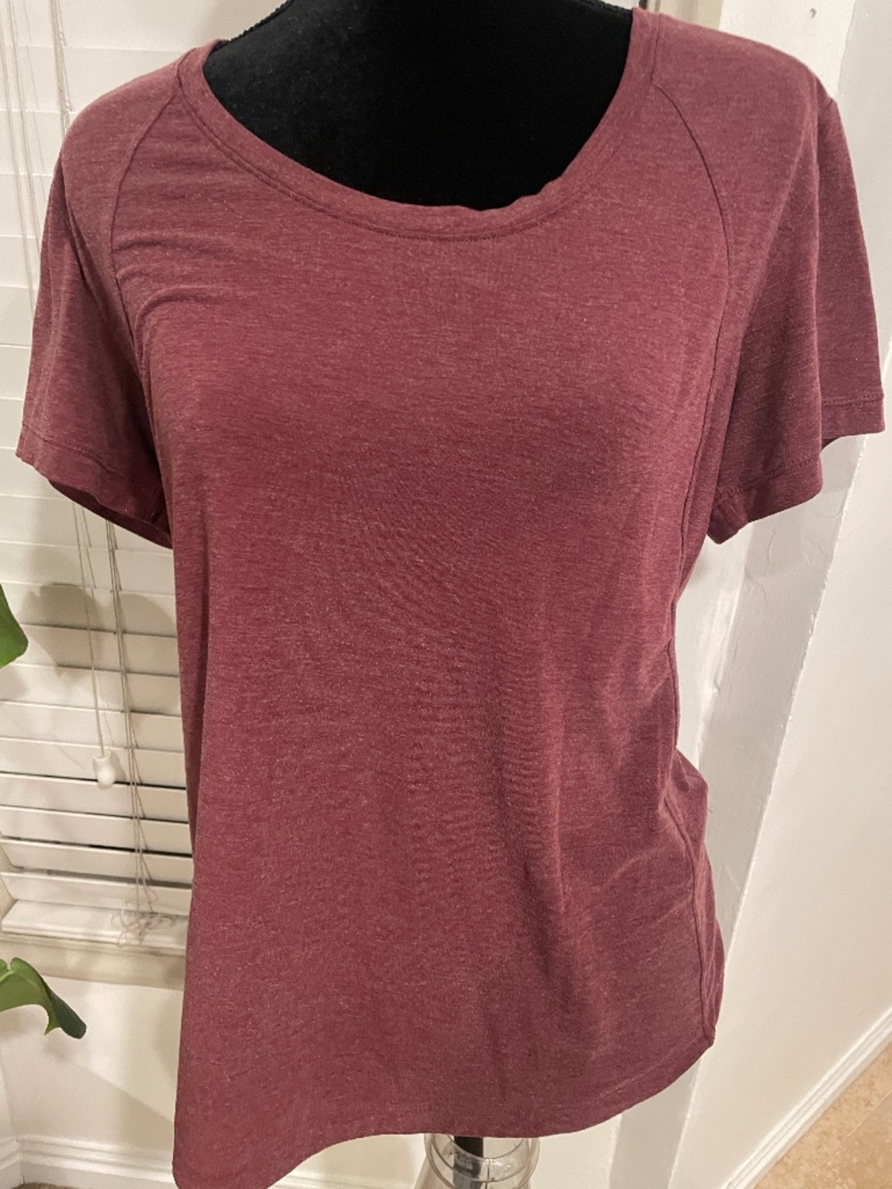 Zella Burgundy Heathered Short Sleeve Activewear Top Size M